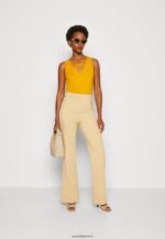 femmes haut jaune foncé 006BT461 Anna Field - Image 2