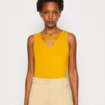femmes haut jaune foncé 006BT461 Anna Field