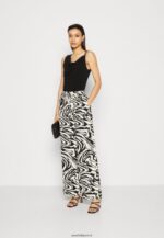 femmes haut noir 006BT386 Anna Field - Image 2