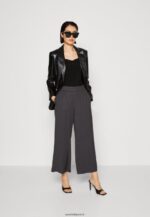 femmes haut noir 006BT500 Anna Field - Image 2