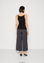 femmes haut noir 006BT500 Anna Field - Image 3