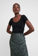 femmes Lot de 2 t-shirts basiques noir 006BT318 Anna Field - Image 3