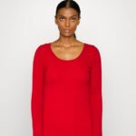 femmes pull détail bouton rouge 006BT842 Anna Field