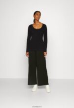 femmes pull détail boutons noir 006BT848 Anna Field - Image 2