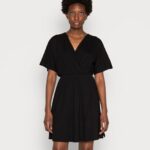 femmes robe en jersey noir 006BT159 Anna Field