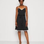 femmes robe en jersey noir/blanc 006BT115 Anna Field