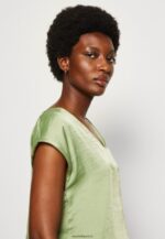 femmes t-shirt basique olive 006BT315 Anna Field - Image 4