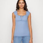 femmes t-shirt imprimé bleu clair 006BT278 Anna Field