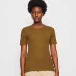 femmes t-shirt imprimé kaki 006BT368 Anna Field