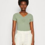 femmes t-shirt imprimé vert clair 006BT360 Anna Field