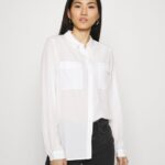 femmes chemisier basique avec poches devant chemisier boutonné blanc cassé 006BT671 Anna Field