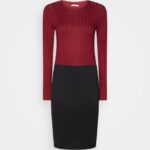 femmes crew ausschnitt ripp top bodycon mini srickkleid robe droite rouge foncé/noir 006BT217 Anna Field