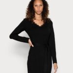 femmes empiècement en dentelle décolleté en V robe ample robe pull noir 006BT227 Anna Field