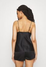 femmes ensemble pyjama simple en satin noir 006BT1068 Anna Field - Image 3