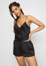 femmes ensemble pyjama simple en satin noir 006BT1068 Anna Field - Image 4