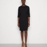 femmes robe droite noire 006BT192 Anna Field