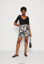 femmes short noir/blanc cassé 006BT860 Anna Field - Image 2