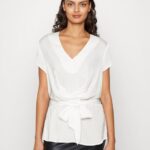 femmes t-shirt imprimé blanc cassé 006BT323 Anna Field