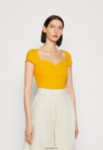 femmes t-shirt imprimé jaune foncé 006BT250 Anna Field
