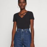 femmes t-shirt imprimé noir 006BT249 Anna Field