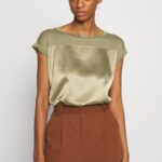 femmes t-shirt imprimé olive martini 006BT256 Anna Field
