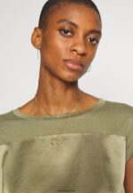 femmes t-shirt imprimé olive martini 006BT256 Anna Field - Image 4