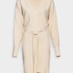femmes wrap v ausschnitt mini srickkleid mit grtel robe droite blanc cassé 006BT203 Anna Field